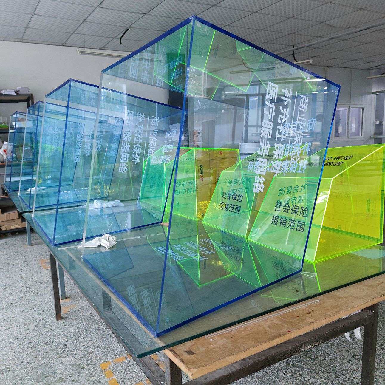 蓝色透明亚克力丝印展示盒大型发光有机玻璃保护罩商超装饰摆件