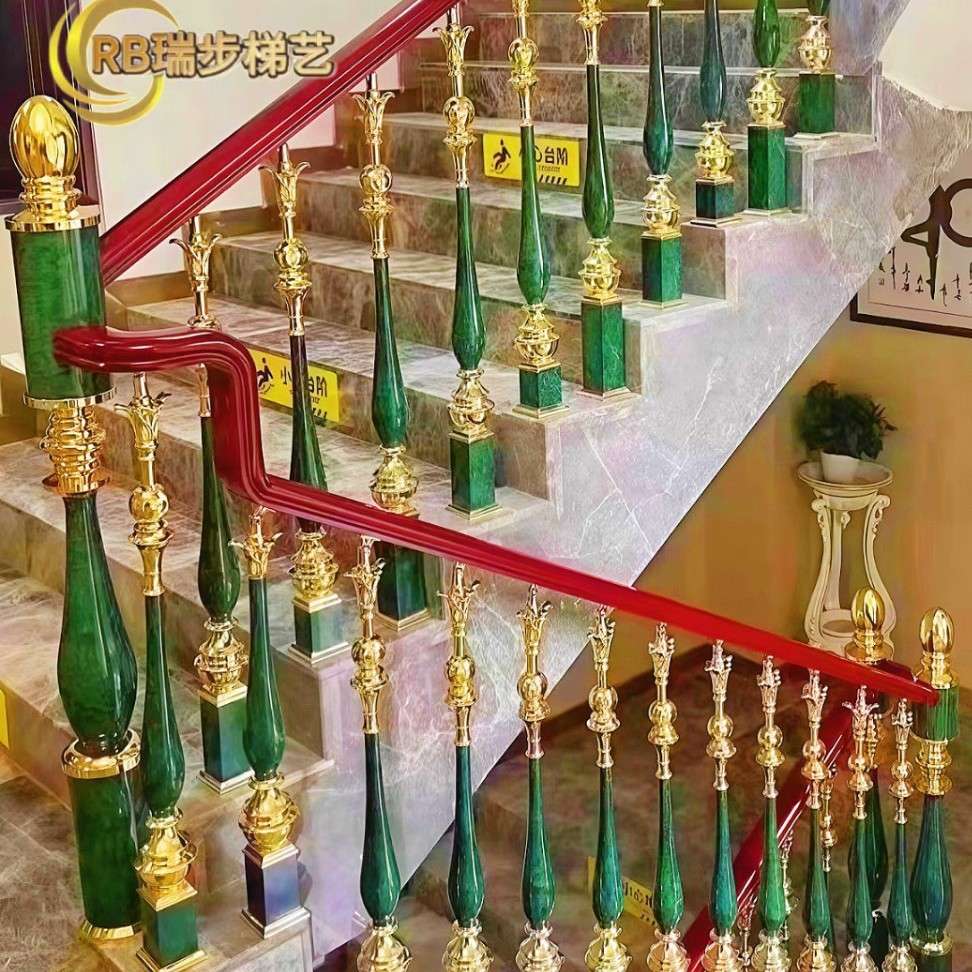 孔雀绿楼梯扶手楼梯铝别墅现代风弧形铝制轻奢家用式