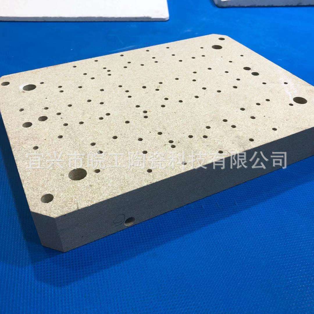 堇青石多孔陶瓷板刚玉抗压工业承烧莫来石陶瓷板耐磨高温窑炉附件