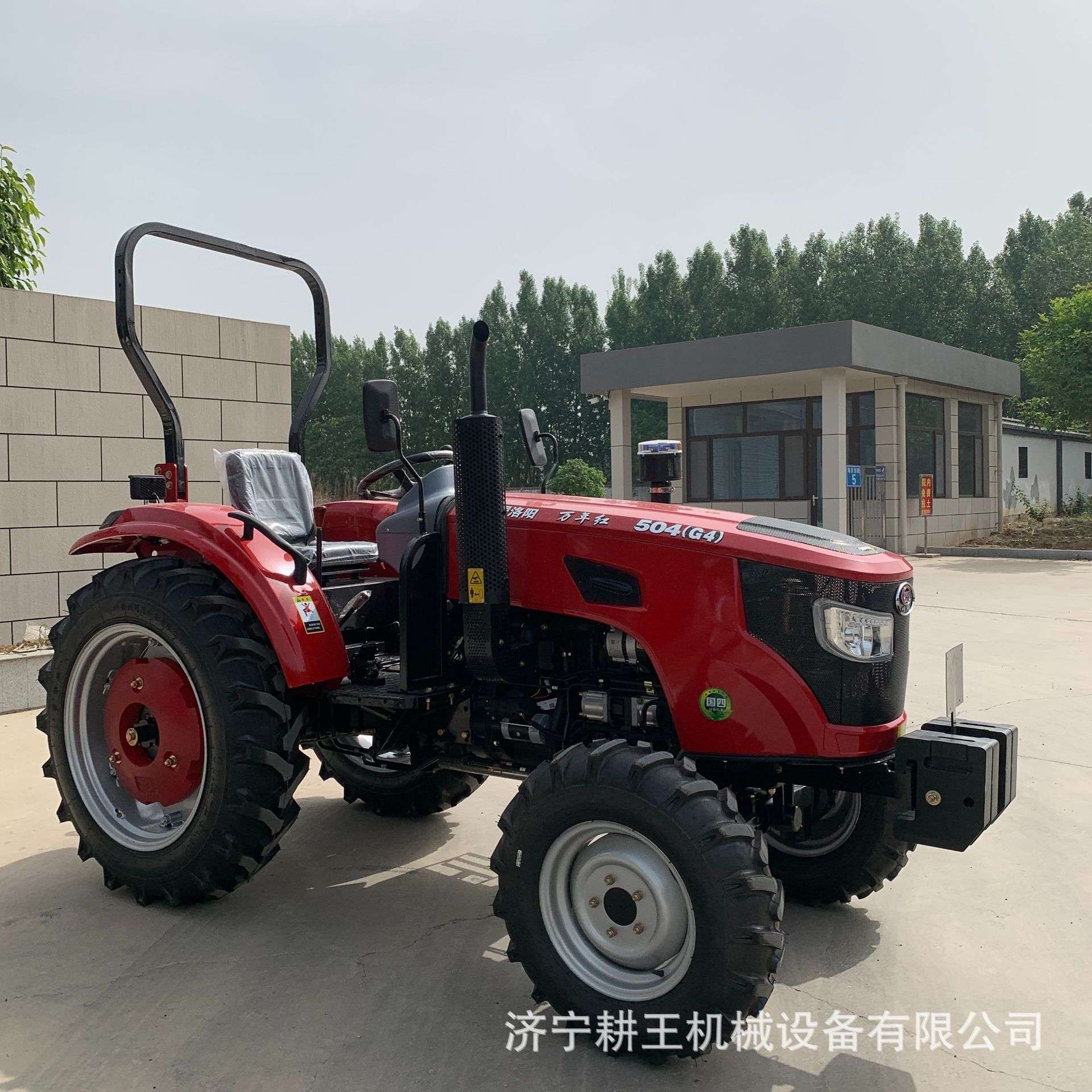 洛阳万年红504旋耕机圆盘犁水旱两用四驱耕地多功能农用拖拉机