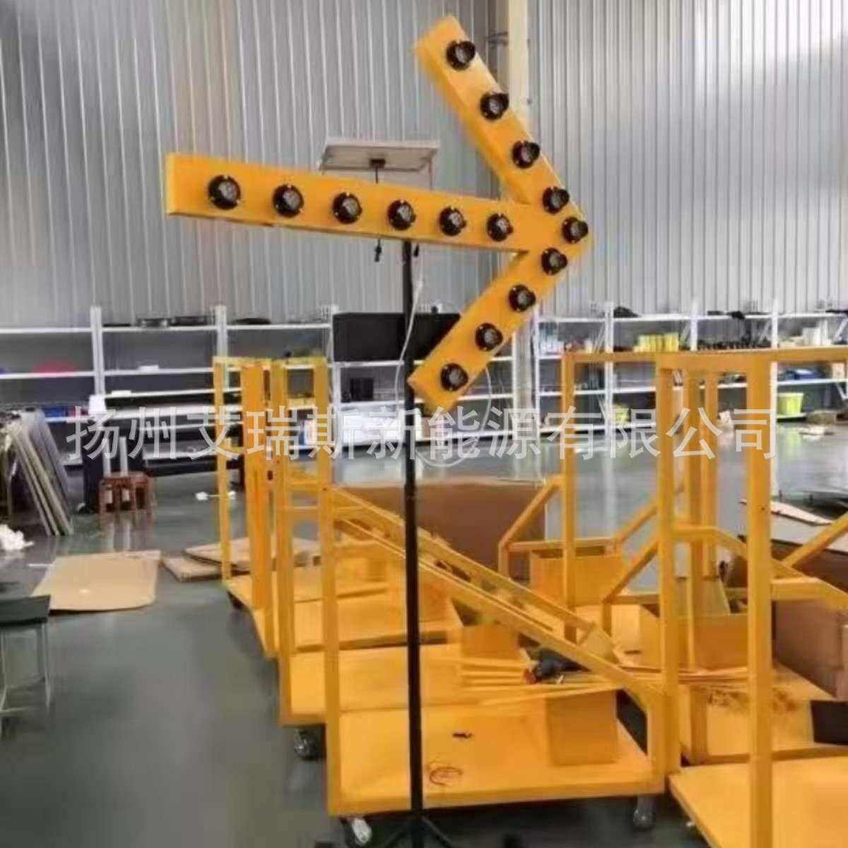 可旋转太阳能箭头导向灯 交通牌道路施工指示牌 箭头指示灯带爆闪