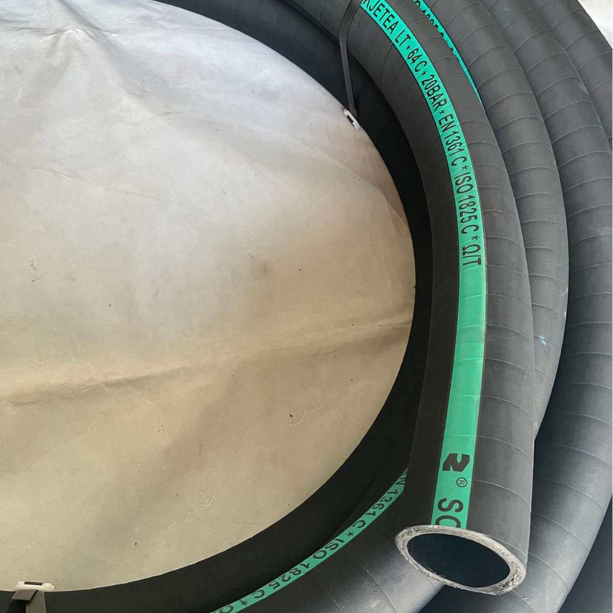 供应飞机加油软管航空汽油胶管飞机排油管喷漆燃油管耐磨加油管