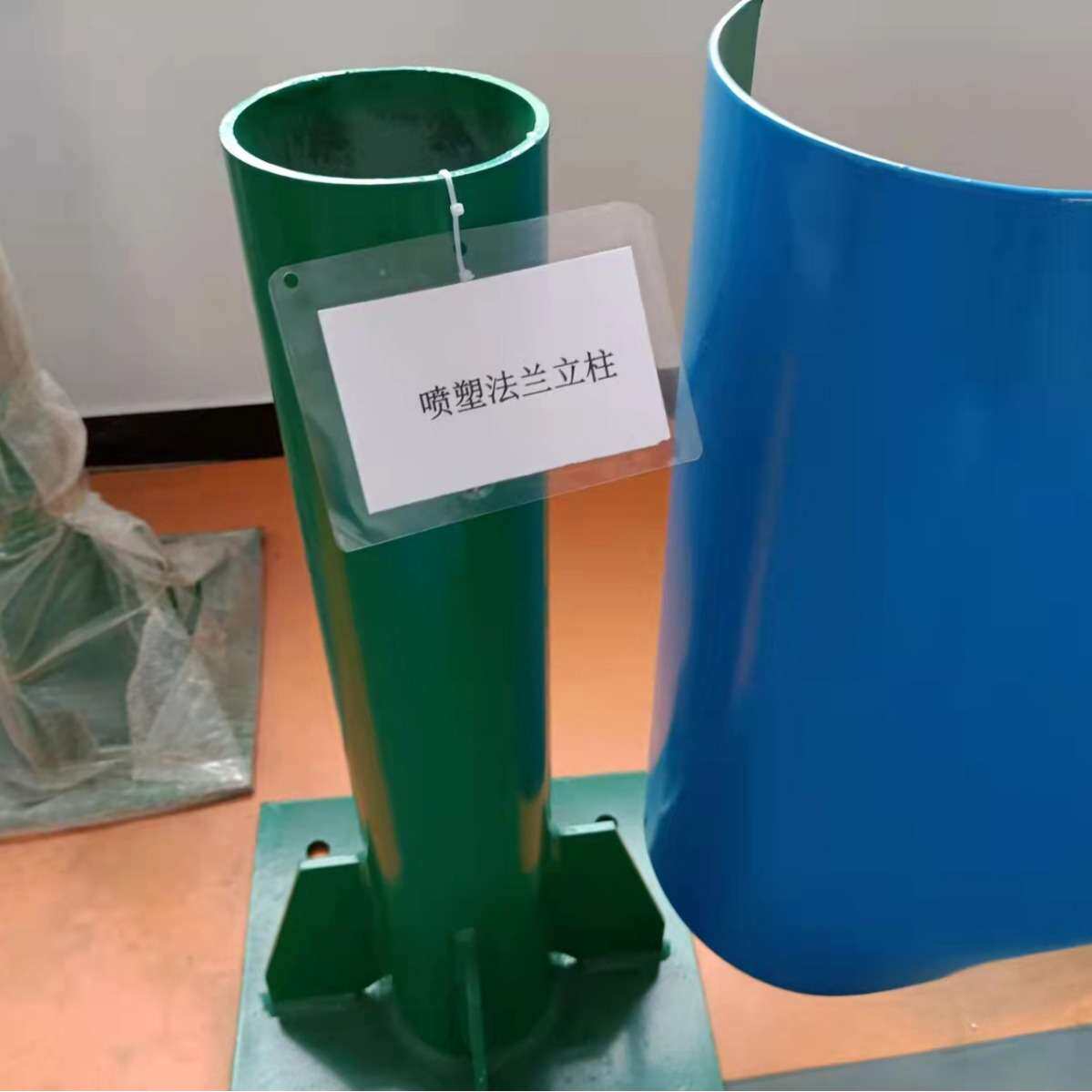 喷塑三波护栏板、防阻块、热镀锌双悬臂标志杆、三波端头法兰立柱