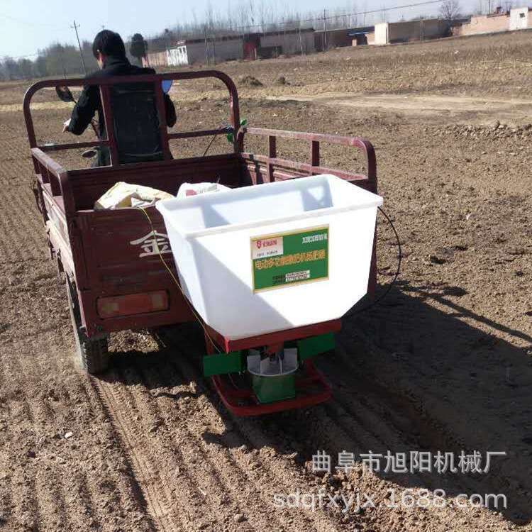 农用电动撒肥料机 小四轮前置施肥器 后挂式籽粒撒播机