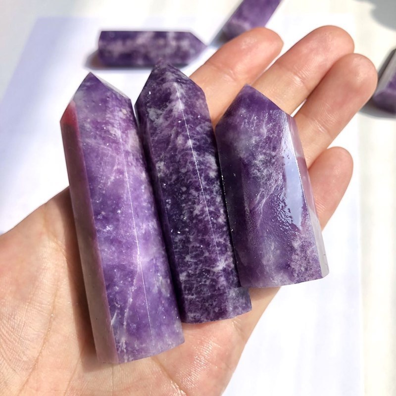 天然水晶紫丁香紫云母六棱柱单尖原石打P磨水晶六角柱摆件