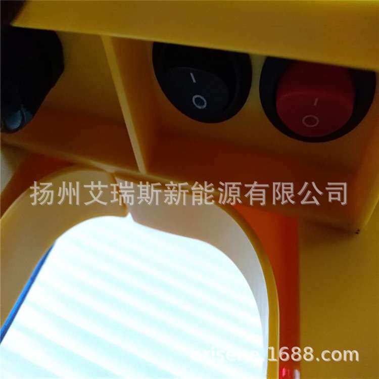 太阳能回转灯LED红蓝警示灯回转灯交通道路施工圆形爆闪灯路障灯
