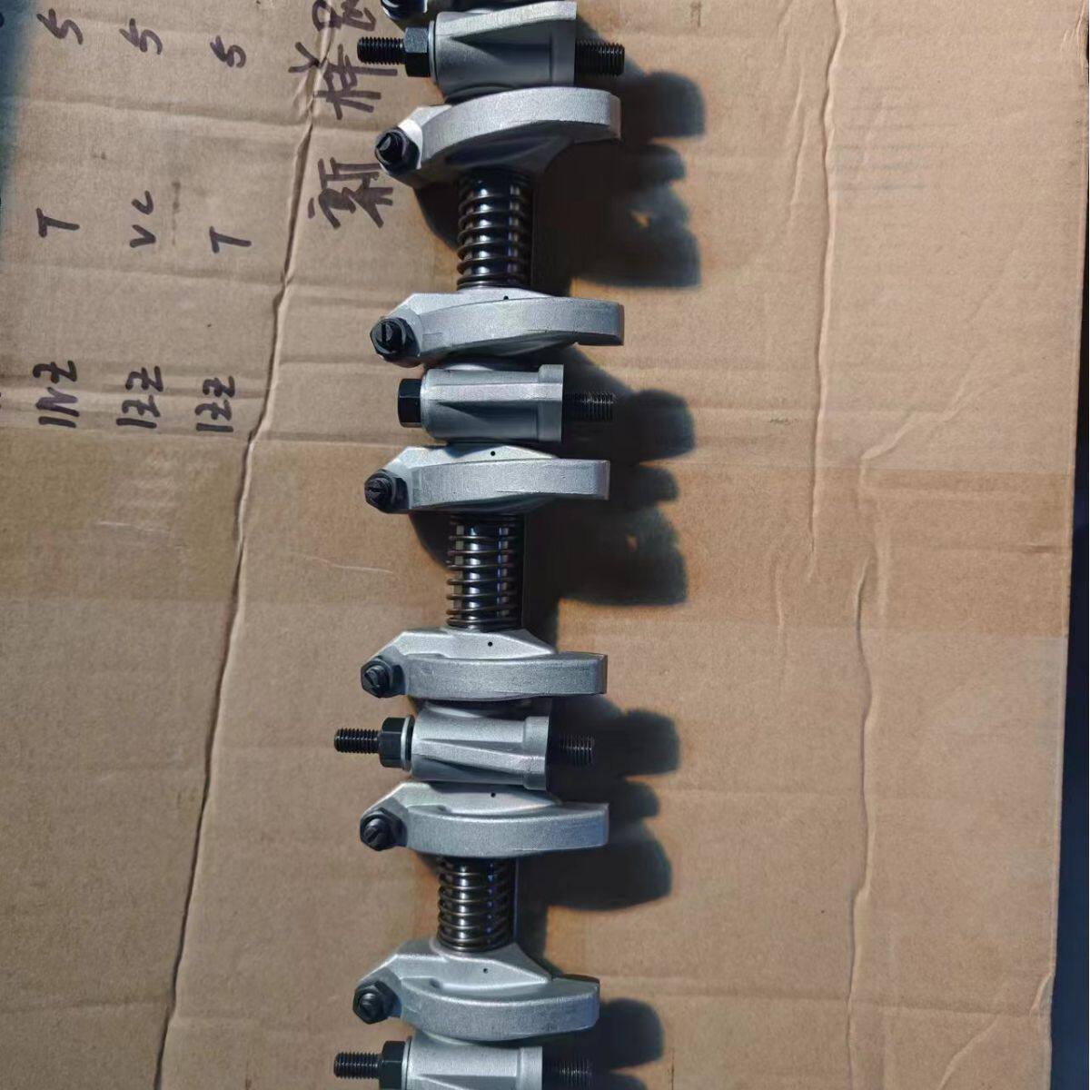 4jj1气门摇臂适用五十铃发动机摇臂总成8973288380