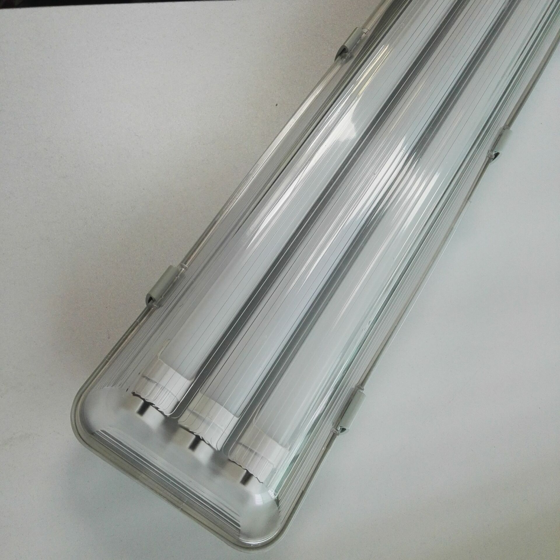 T8三管三防LED日光灯18W