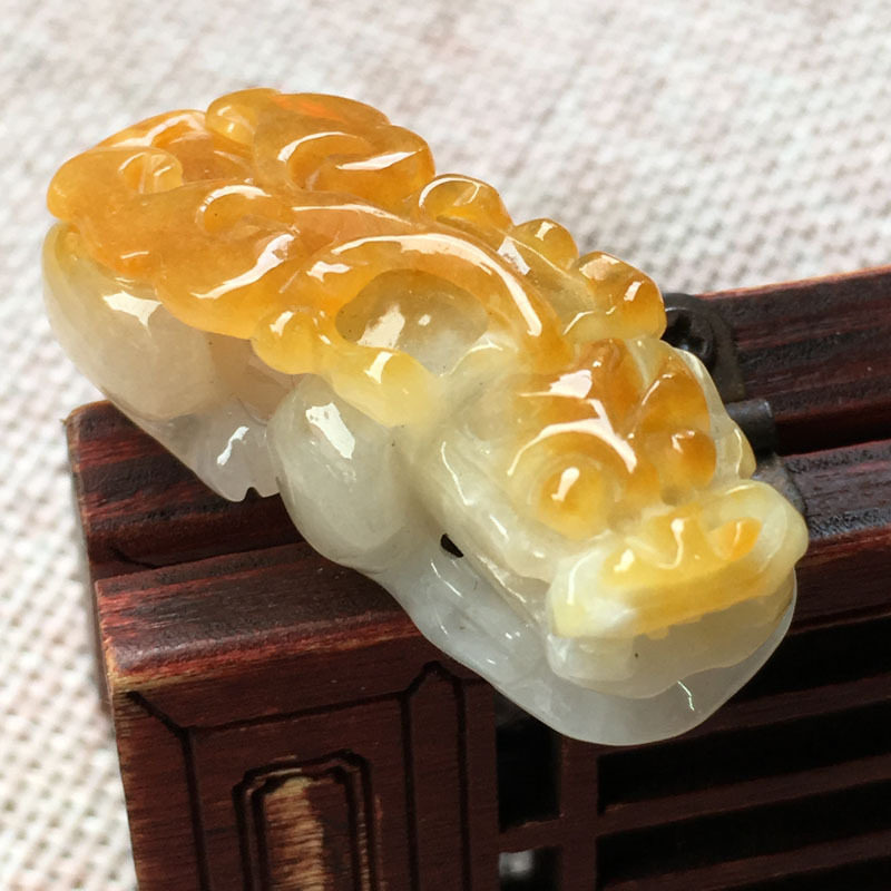 翡翠黄翡貔貅饱满圆润