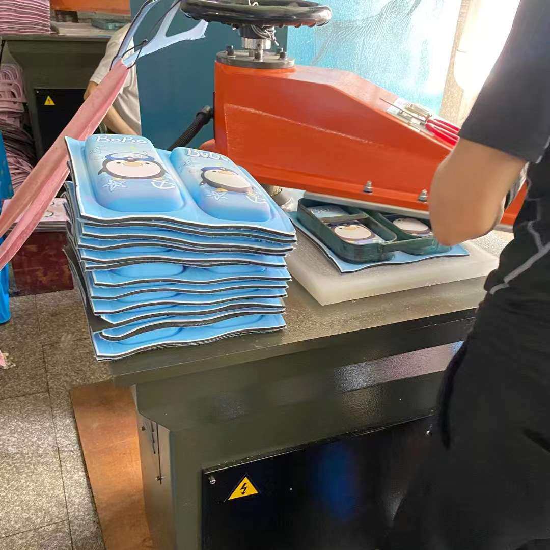 12吨耳套耳麦液压摇臂裁剪机小型铜版纸张模切机摆臂下冲压裁断机
