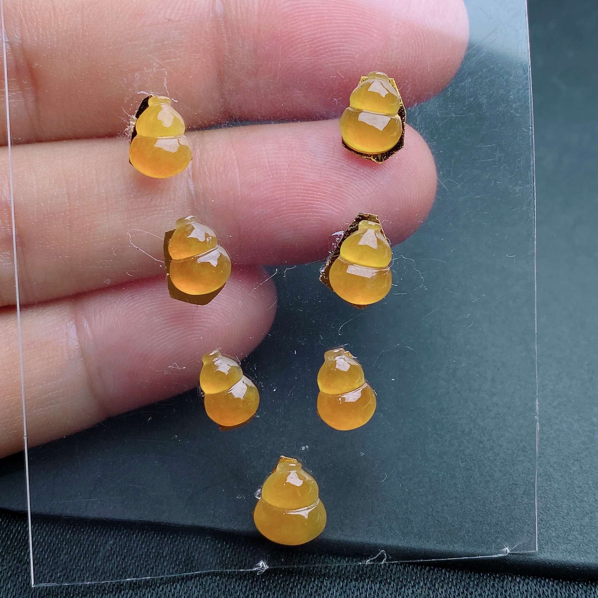 缅甸天然翡翠a货冰黄翡葫芦一手裸石dmf尺寸：8-6-2.7mm