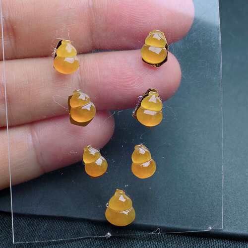 缅甸天然翡翠a货冰黄翡葫芦一手裸石dmf尺寸：8-6-2.7mm
