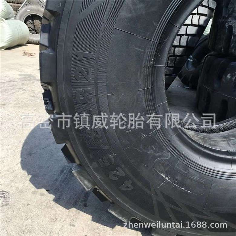 越野花纹卡车轮胎 沙漠运输轮胎 425/85R21