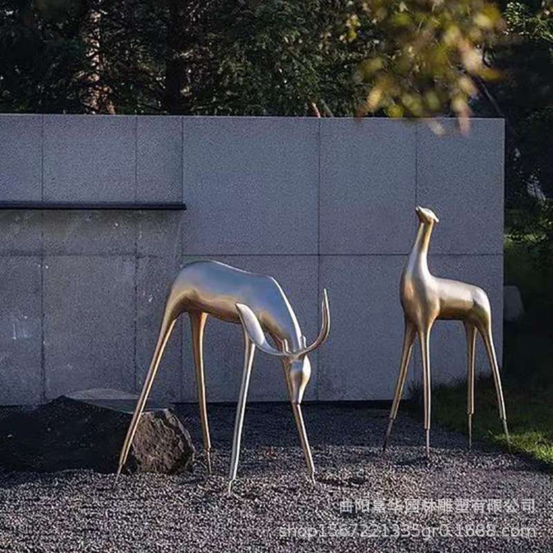不锈钢镜面鹿雕塑户外公园城市绿地园林景观酒店别墅庭院落地摆件