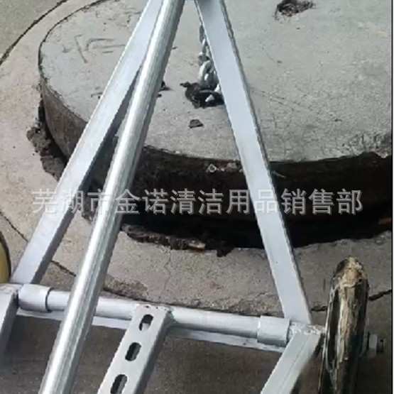 重庆城市排水管网检修井盖开启装置.通沟牛机械牵引疏通装置