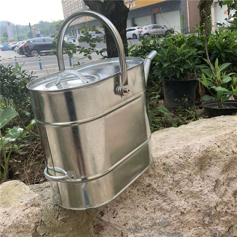 长嘴加油桶扁桶备用油箱手提机油壶灌水桶铁桶带盖5升10升15升20L