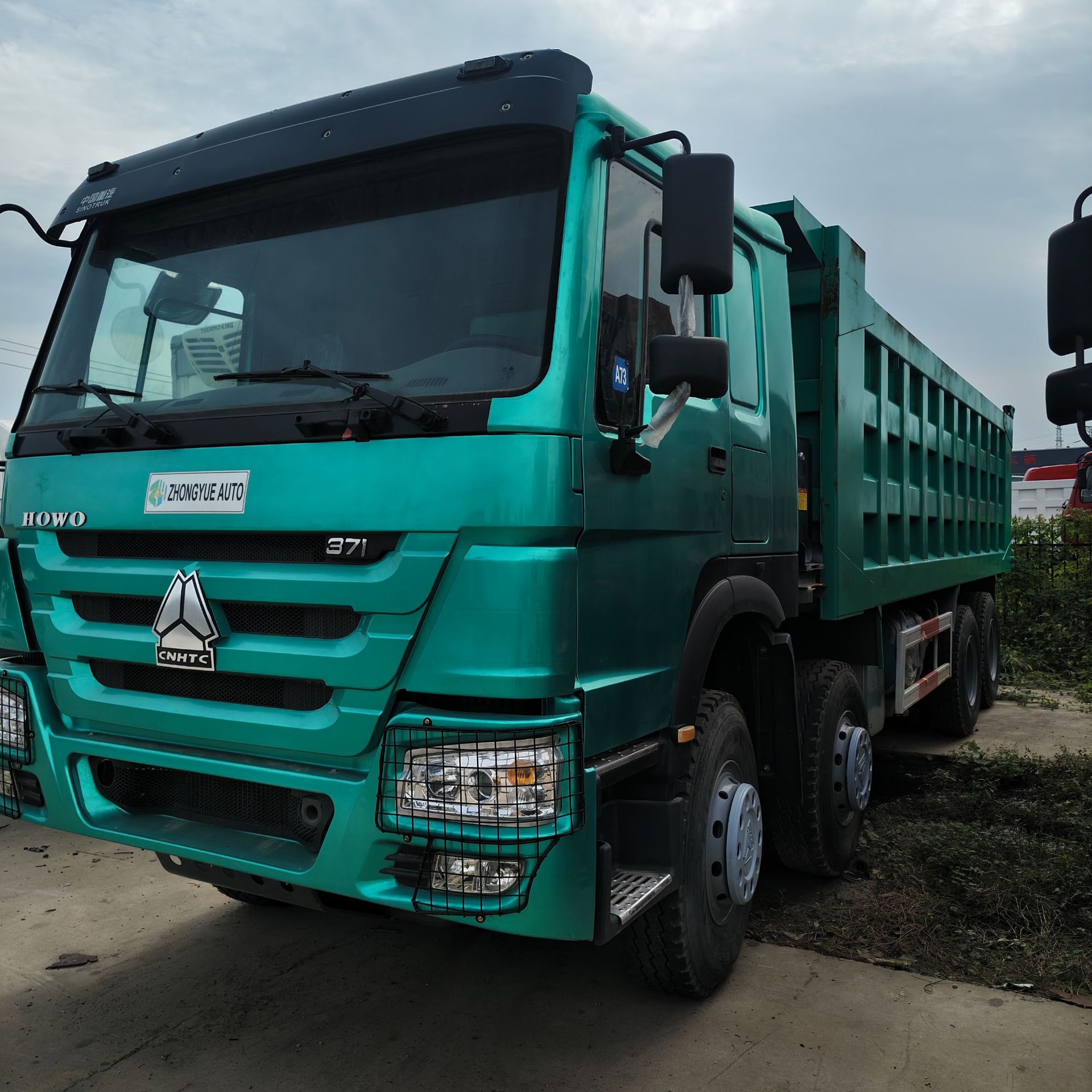 豪沃8X4渣土自卸车378马力