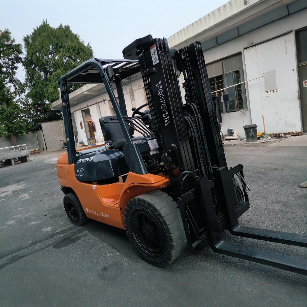 外贸直销丰田3吨集装箱叉车 30-7F柴油叉车