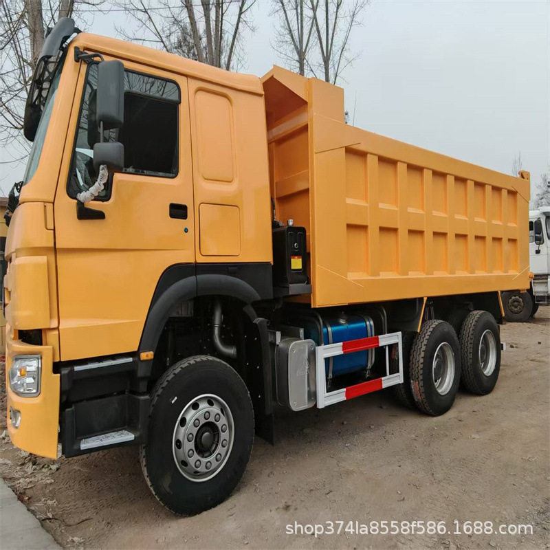 中国重汽豪沃自卸车 后八轮渣土车厢货车 371马力集装箱 自卸车