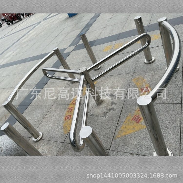 手动顺时针旋转三翼栅栏导向门北京上海公园广场出入设置人车分流