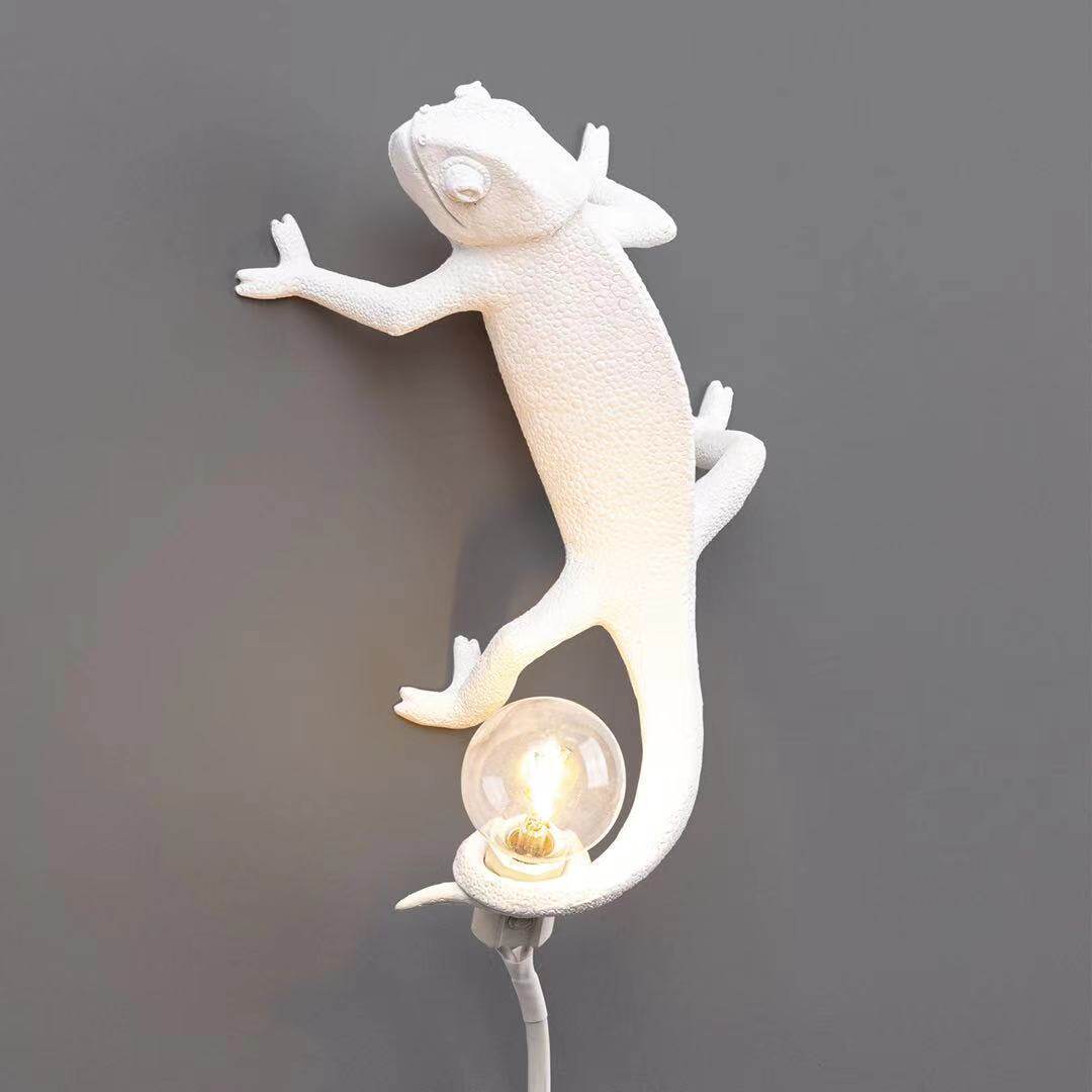 变色龙台灯壁灯客厅卧室北欧设计师现代树脂创意动物灯具跨境热销