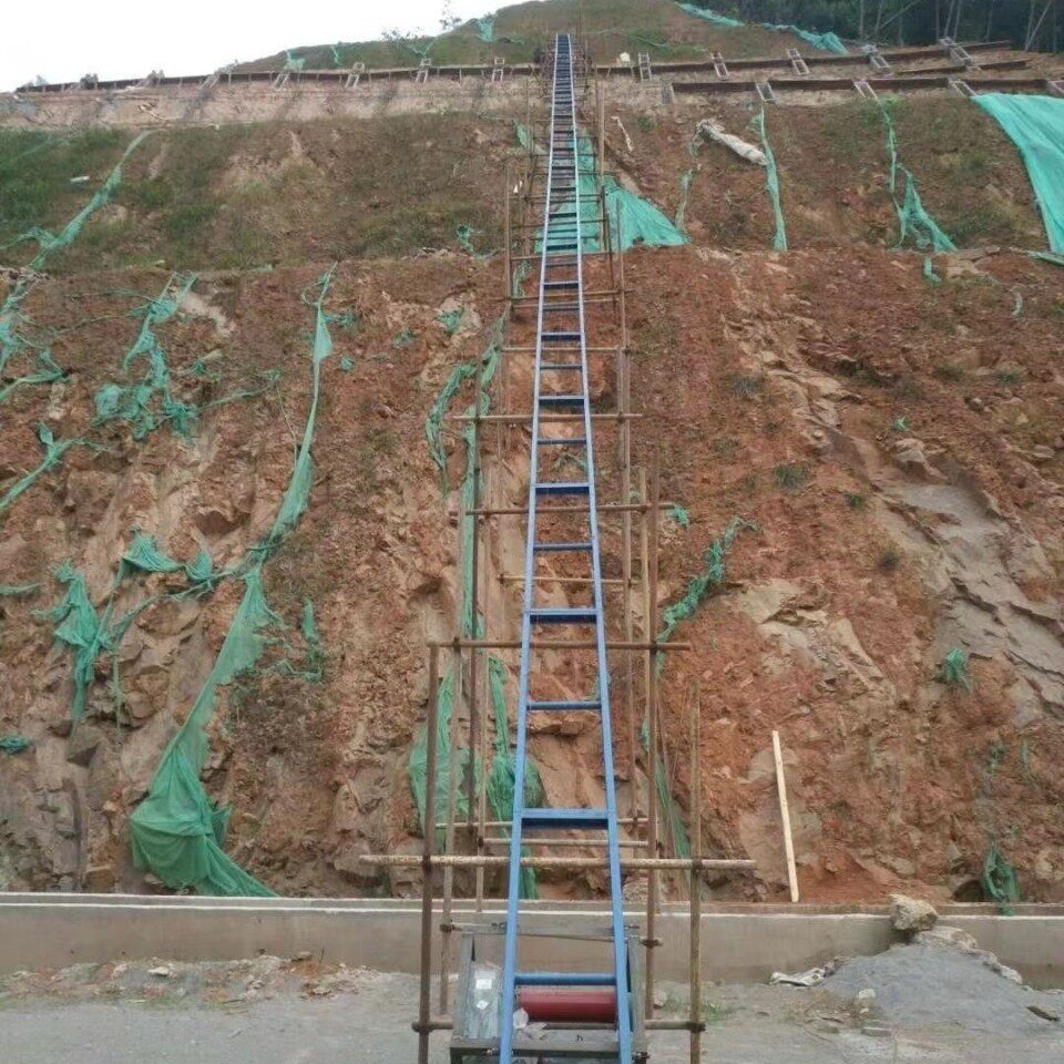 边坡工程斜坡运料机建筑爬山虎斗式上料机土坡陡坡爬坡提升机
