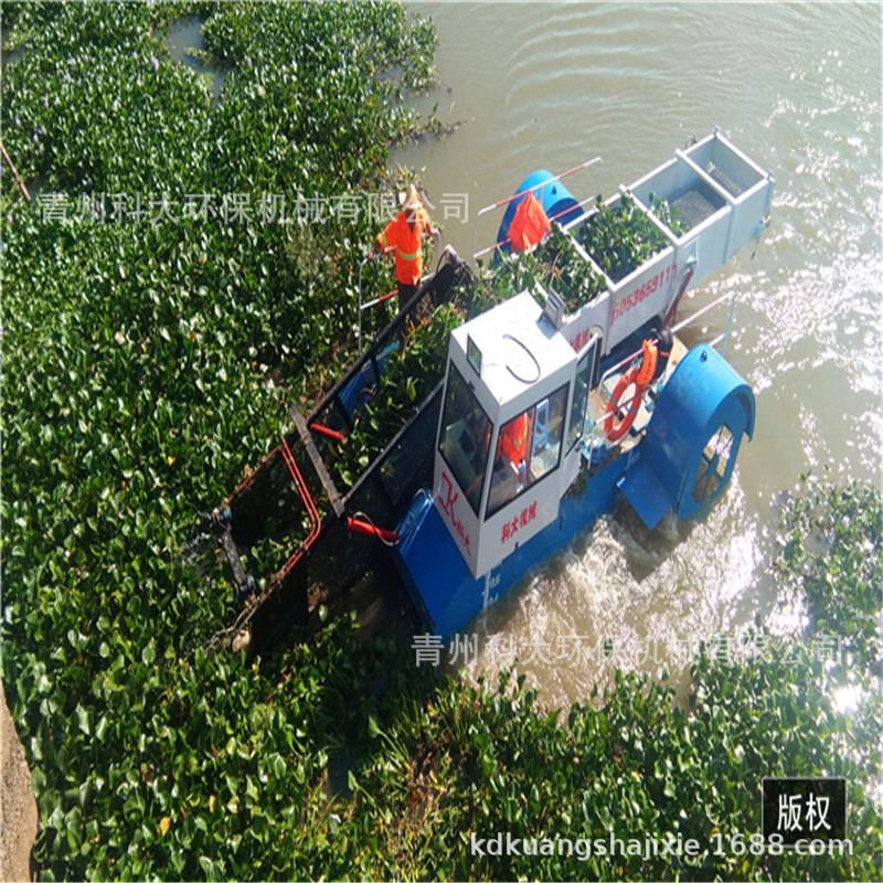 水库清理水生植物打捞割草船