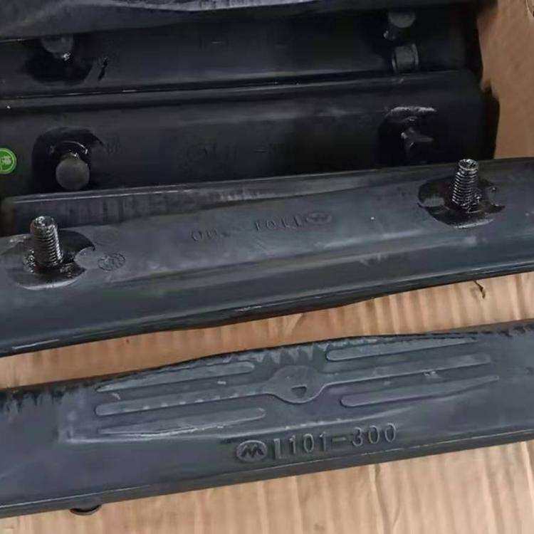 挖掘机履带胶 现代R220-7牛筋履带胶块 橡胶履带输送带 全车配件