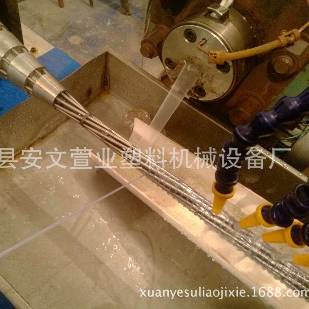 厂家供应软轴模具塑料软管生产设备螺纹管机械高产能万向管挤出机