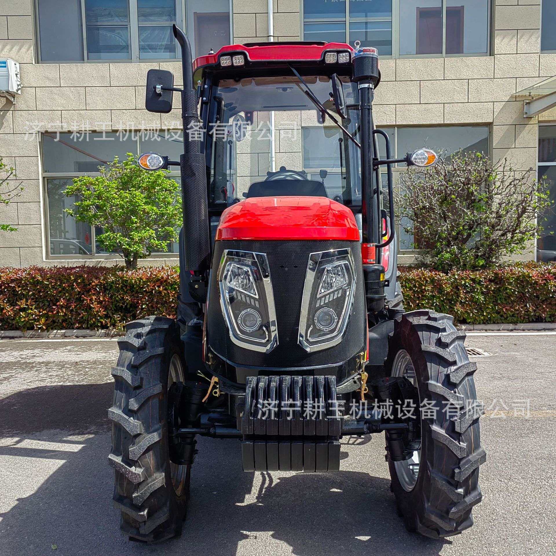 904四轮拖拉机强劲动力丘陵山地翻地旋耕驾驶室操作舒适农用车
