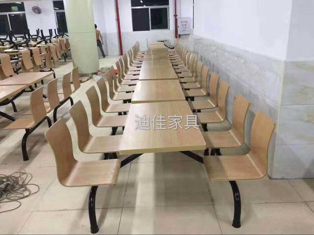 东莞厂家四人位餐桌椅快餐店麦肯餐桌椅食堂连体桌学校学生桌椅