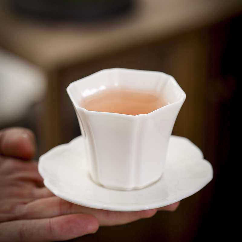 中式羊脂玉陶瓷小茶杯德化玉白瓷品茗杯单杯纯色透光茶盏杯垫托盘