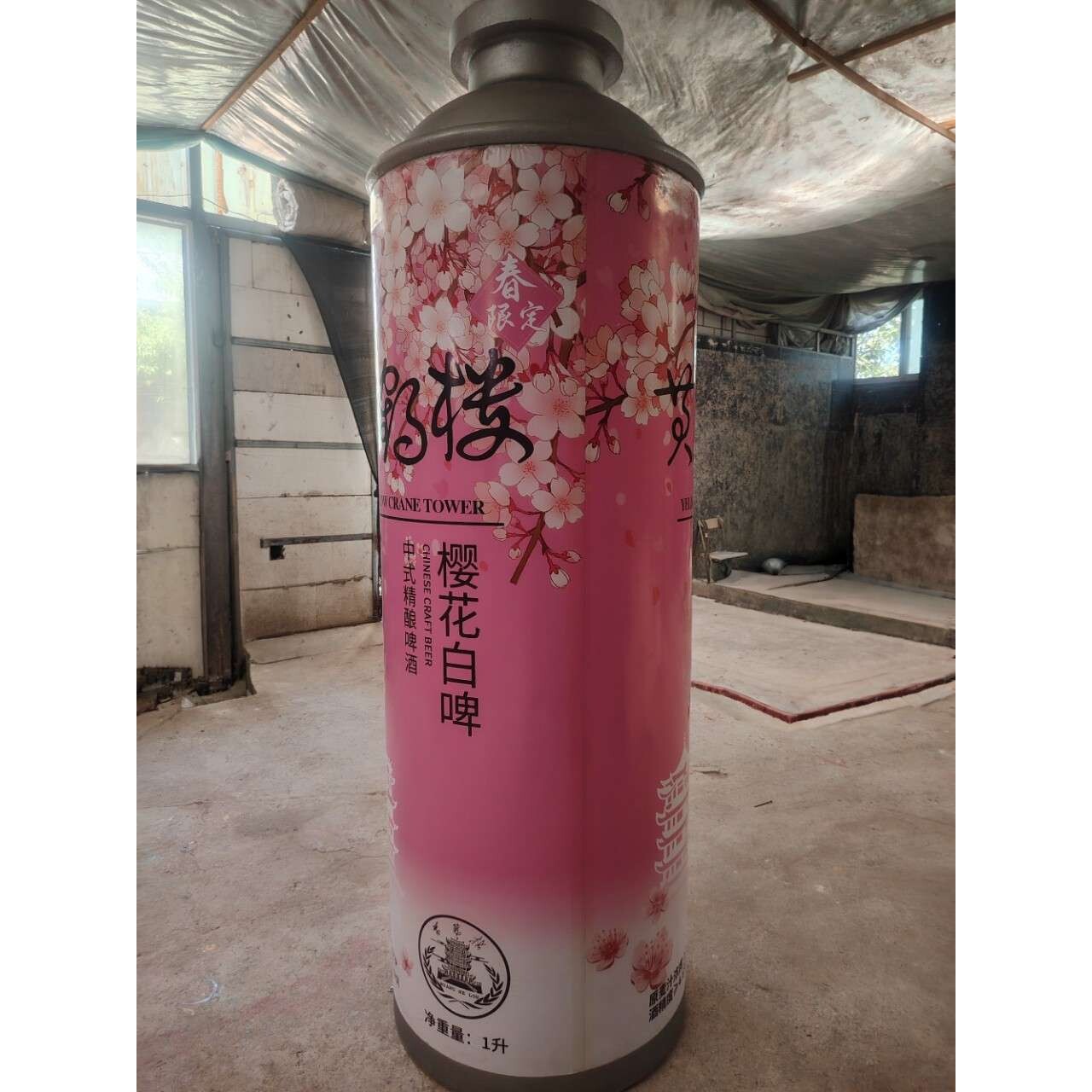 厂家制作泡沫雕塑展示玻璃钢道具酒瓶雕塑模型商场陈设雕塑