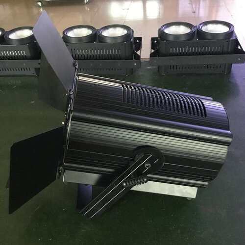 LED200W影视聚光灯舞台灯微电影演播室补灯光T台直播面光灯柔光灯