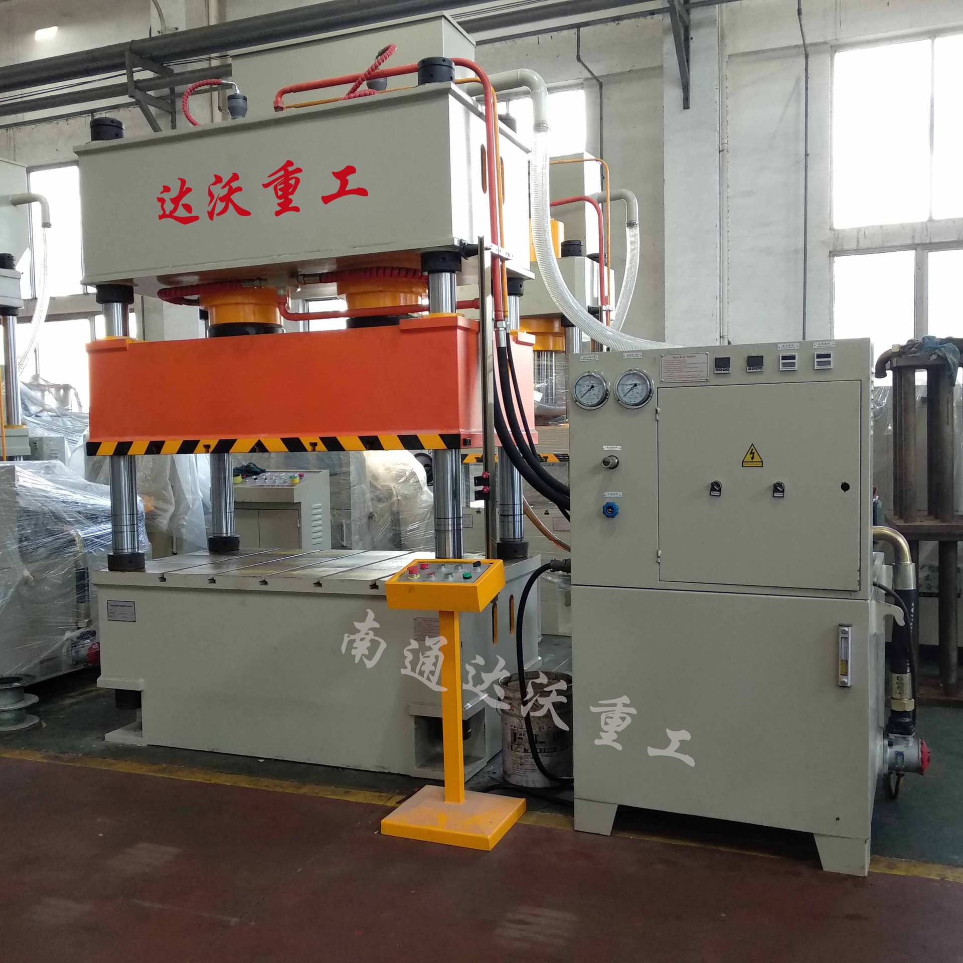 南通液压机热销200吨汽车内饰成型机 200T汽车内饰四柱液压机