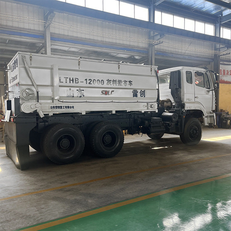 修公路灰料撒布机 一体式多功能白灰撒布车 环保无灰尘