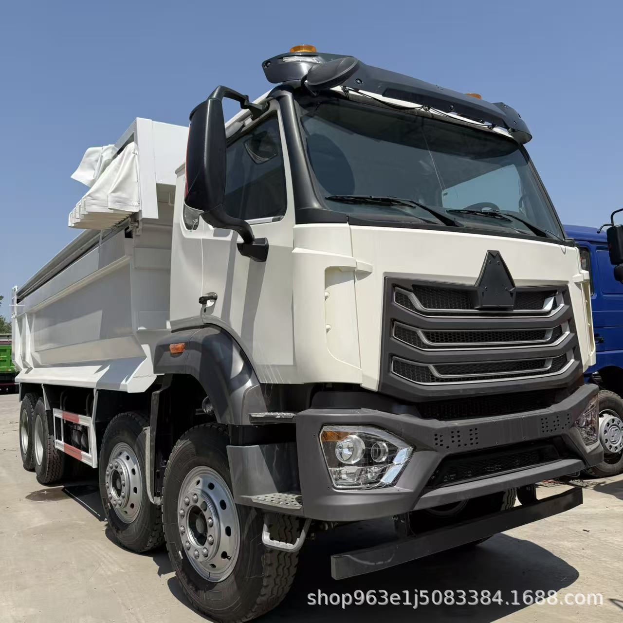 豪沃NX8x4后翻自卸车371马力