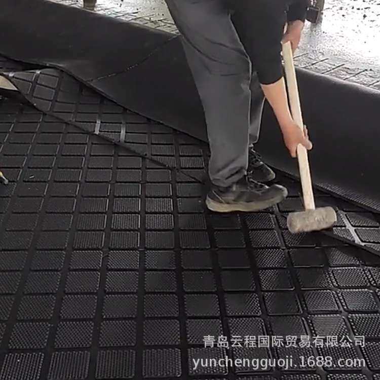 橡胶畜牧垫防滑马棚垫牛床垫小猪垫黑色胶板规格齐全挤奶厅牛卧床
