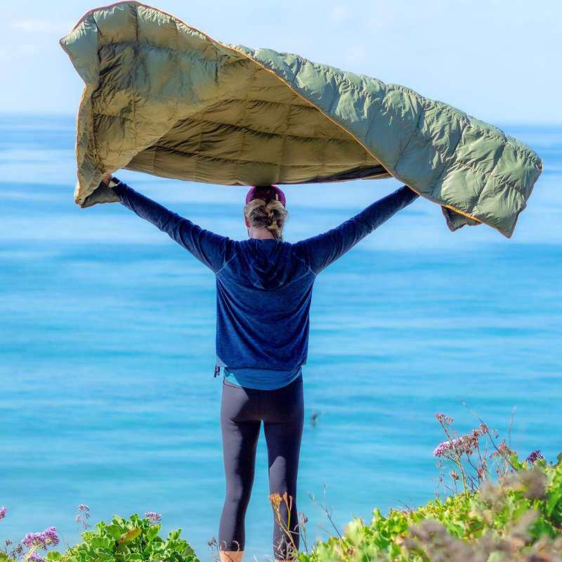 户外露营羽绒毯便携防水徒步旅行可穿戴毯子办公室轻薄保暖午休毯