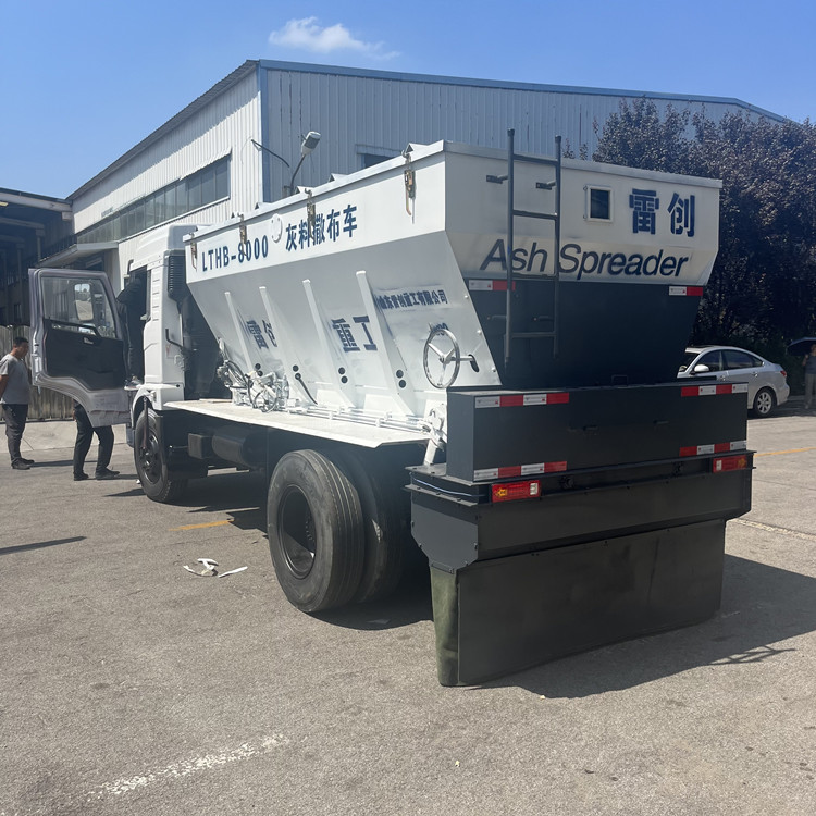8方汽车一体撒布车 白灰粉料撒布机 铺撒均匀节省时间