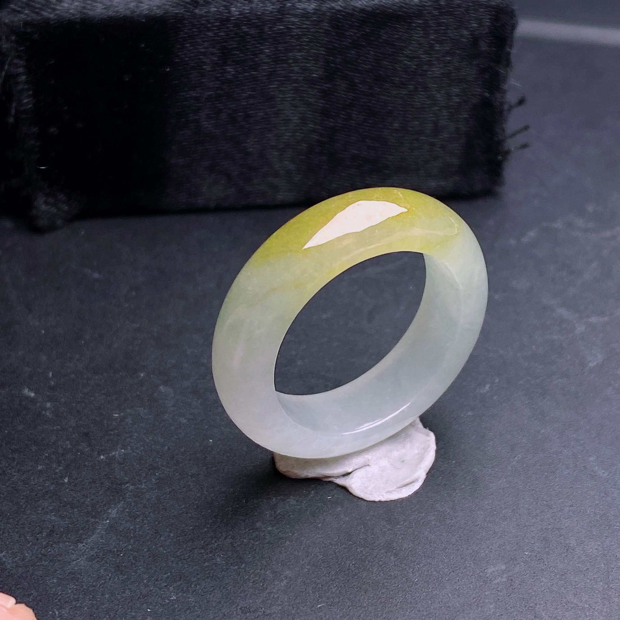缅甸天然翡翠a货冰黄翡指环xy 尺寸：16.8-6.1-3.6mm 圈口13