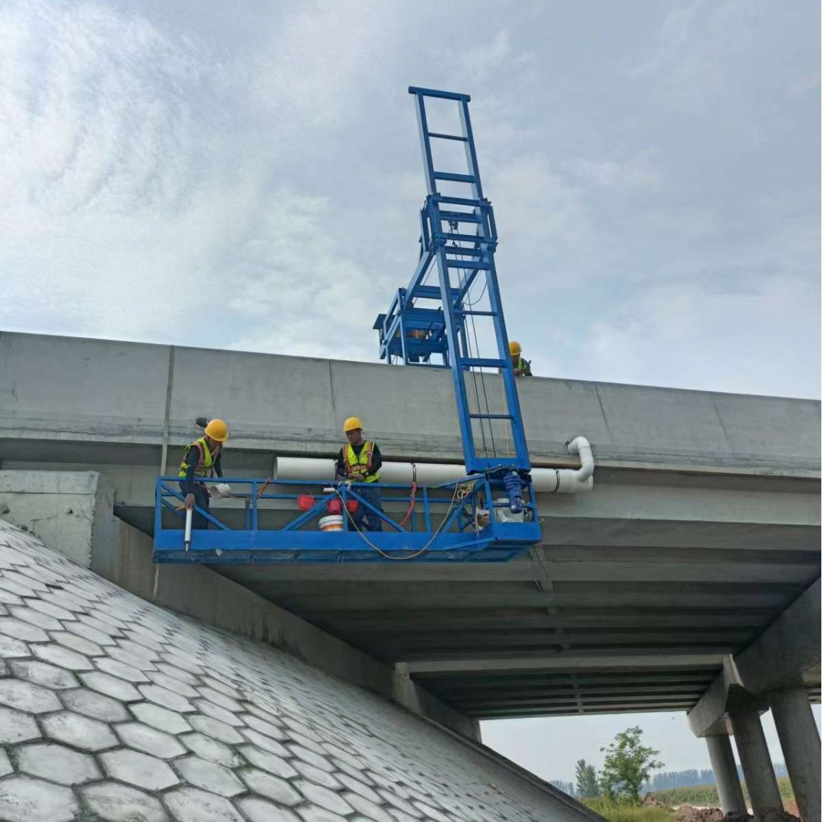 1吨2吨桥梁防撞墙模板台车桥梁排水管台车桥梁外施工平台吊篮