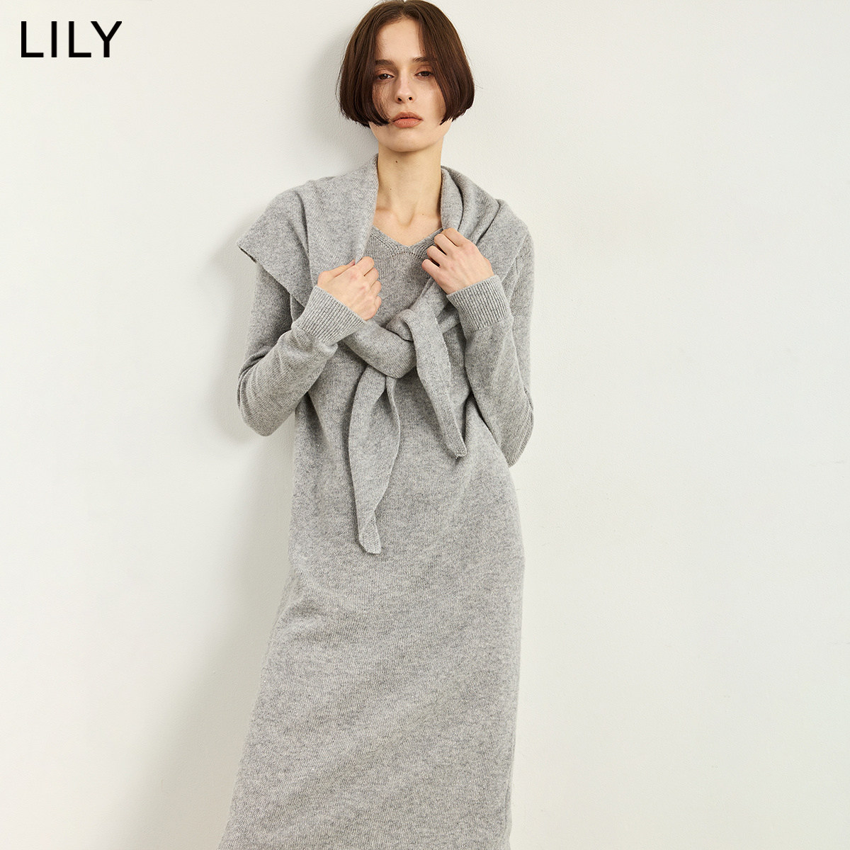 LILY2026冬新款女装羊毛混纺格雷系V领披肩领巾修身连衣裙直筒裙