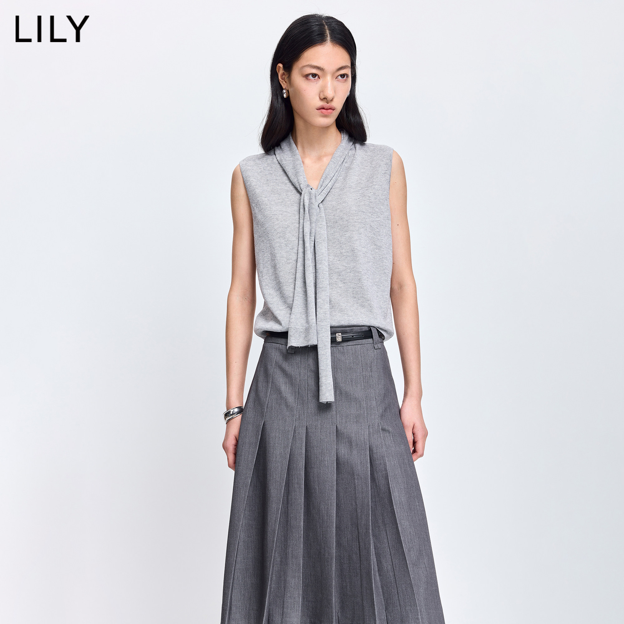 LILY2026春新款含羊毛V领飘带休闲气质通勤套头针织衫背心女短款