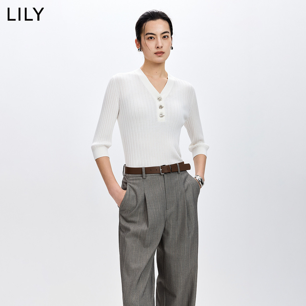 LILY2026春新款女装莱赛尔醋酸混纺V领七分袖修身通勤白色针织衫