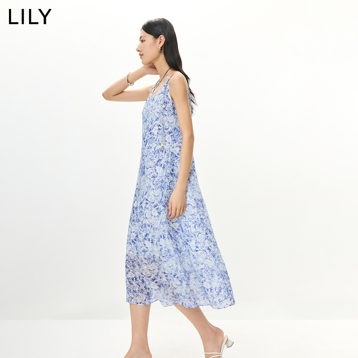 LILY2026夏新款莱赛尔亚麻混纺复古串珠系带玫瑰印花吊带连衣裙女