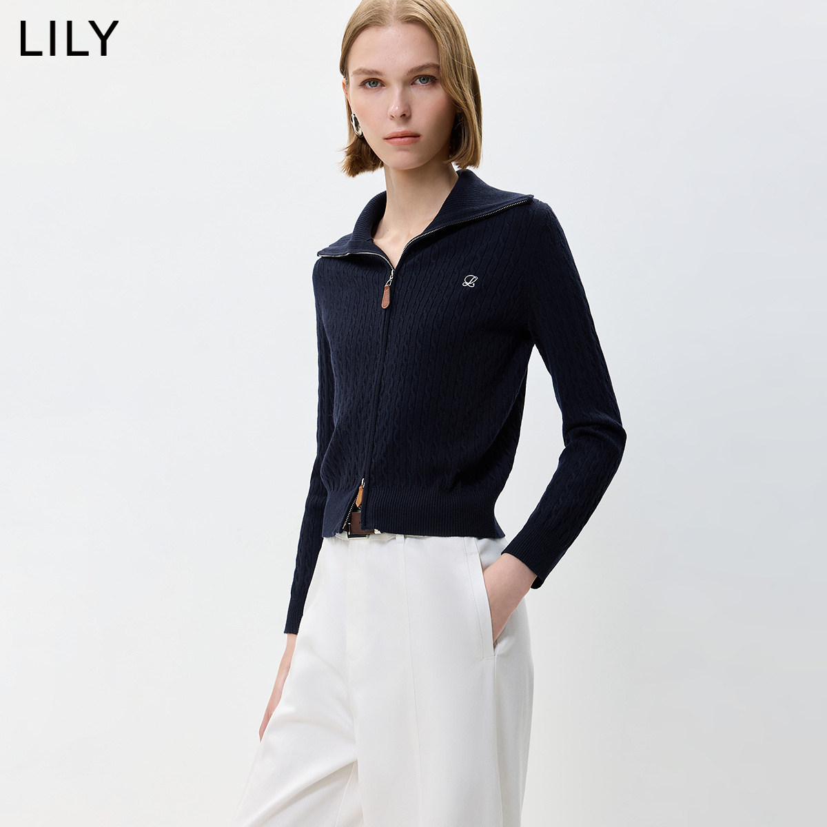 LILY2026秋新款复古翻领立领修身绞花休闲通勤针织开衫外套女短款