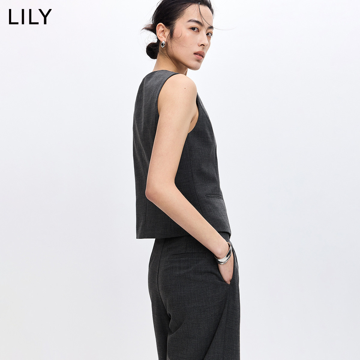 LILY2026春新款格雷系假两件拼色条纹收腰通勤灰色西装马甲背心女
