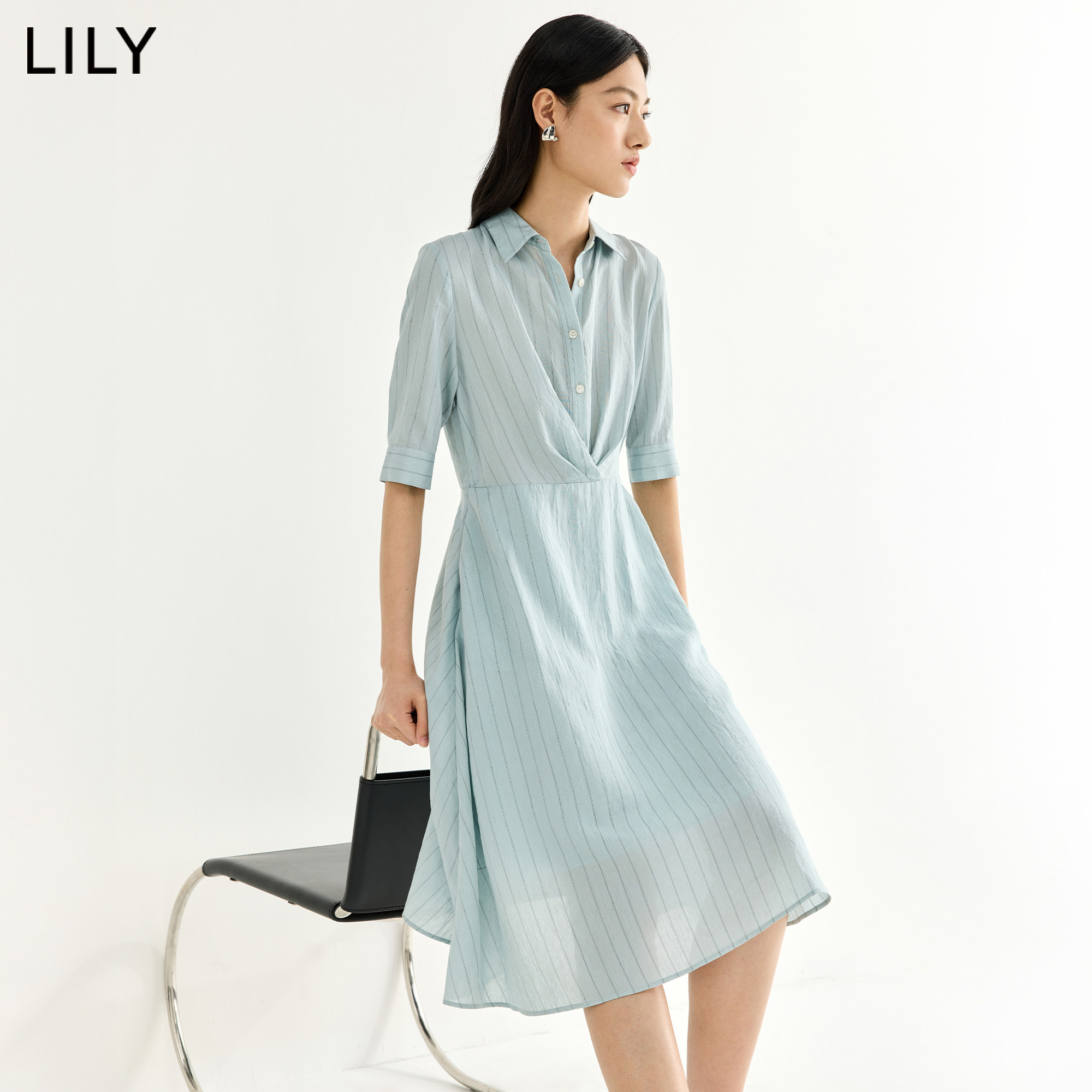 LILY2026夏新款简约竖条纹翻领中袖收腰休闲气质通勤浅色连衣裙女