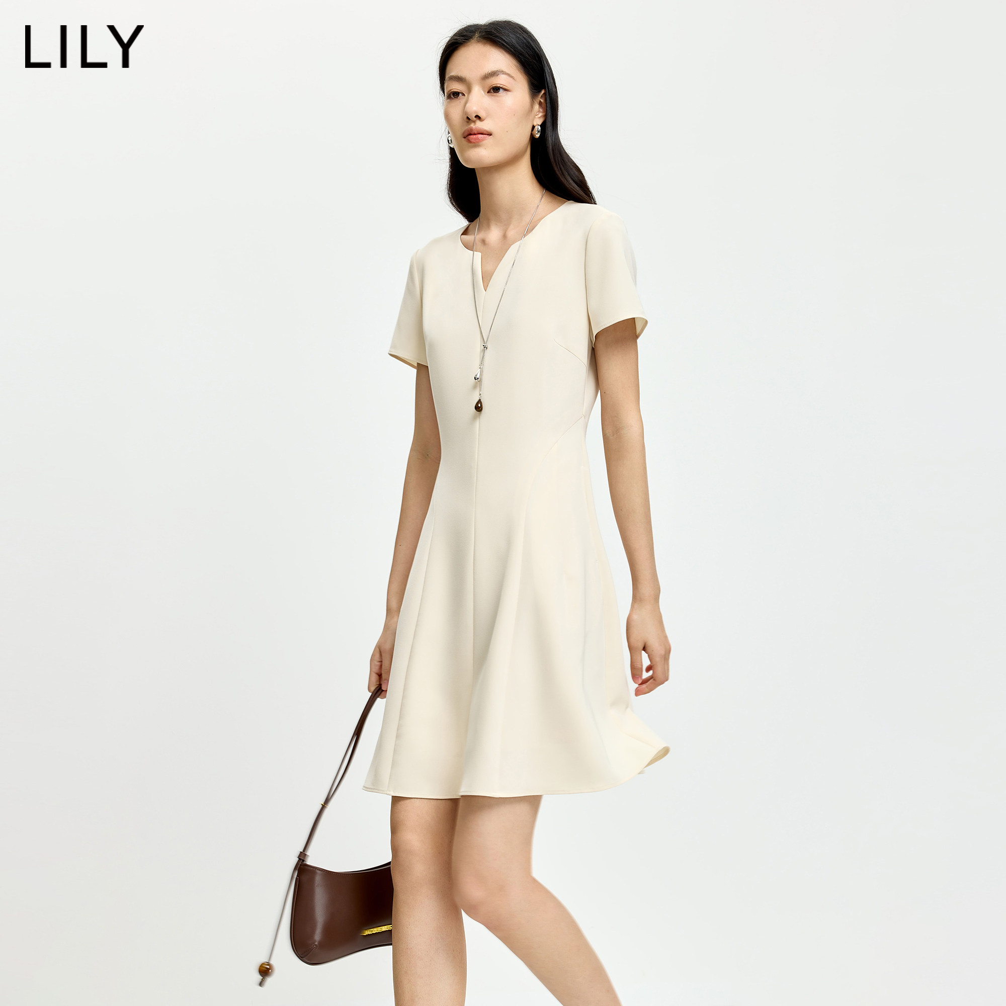 LILY2026夏新款女装简约纯色圆领V领收腰休闲通勤修身短袖连衣裙
